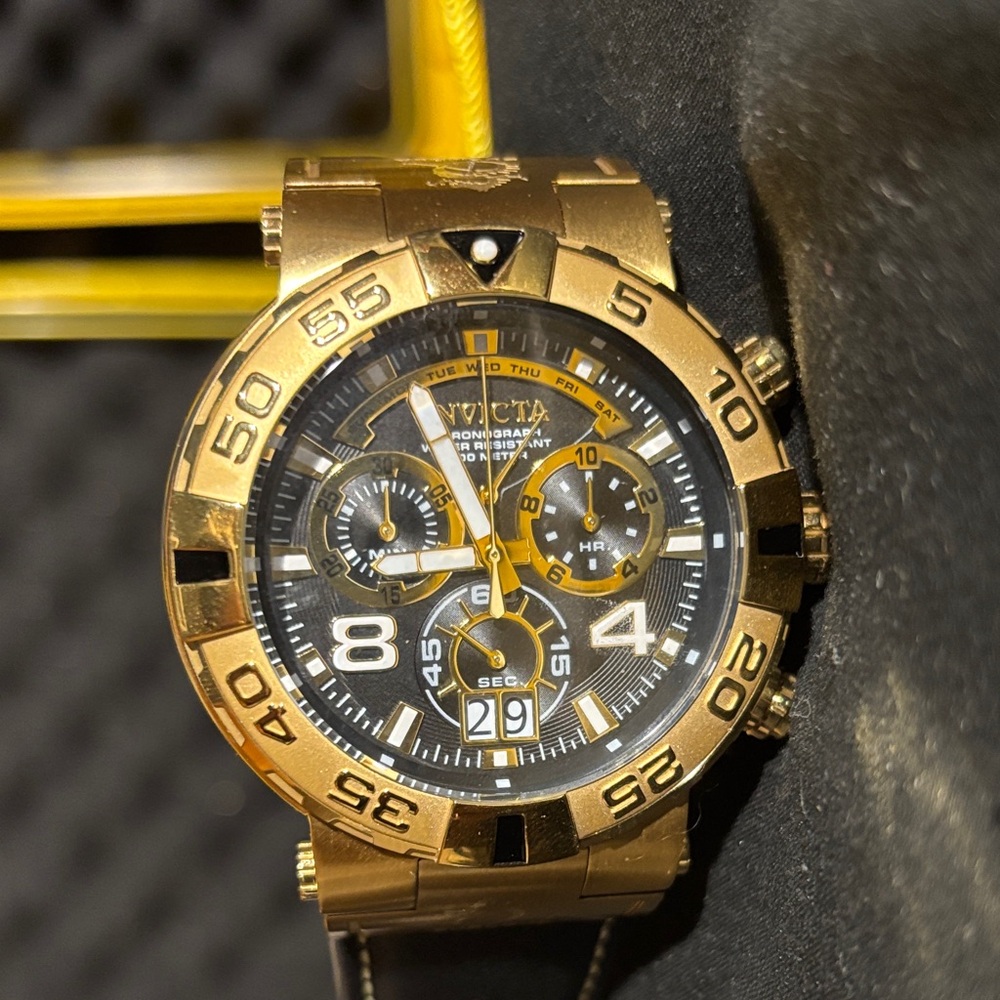 Invicta Subaqua 29369 – 52 mm Swiss Quartz Chronograph with Black Dial